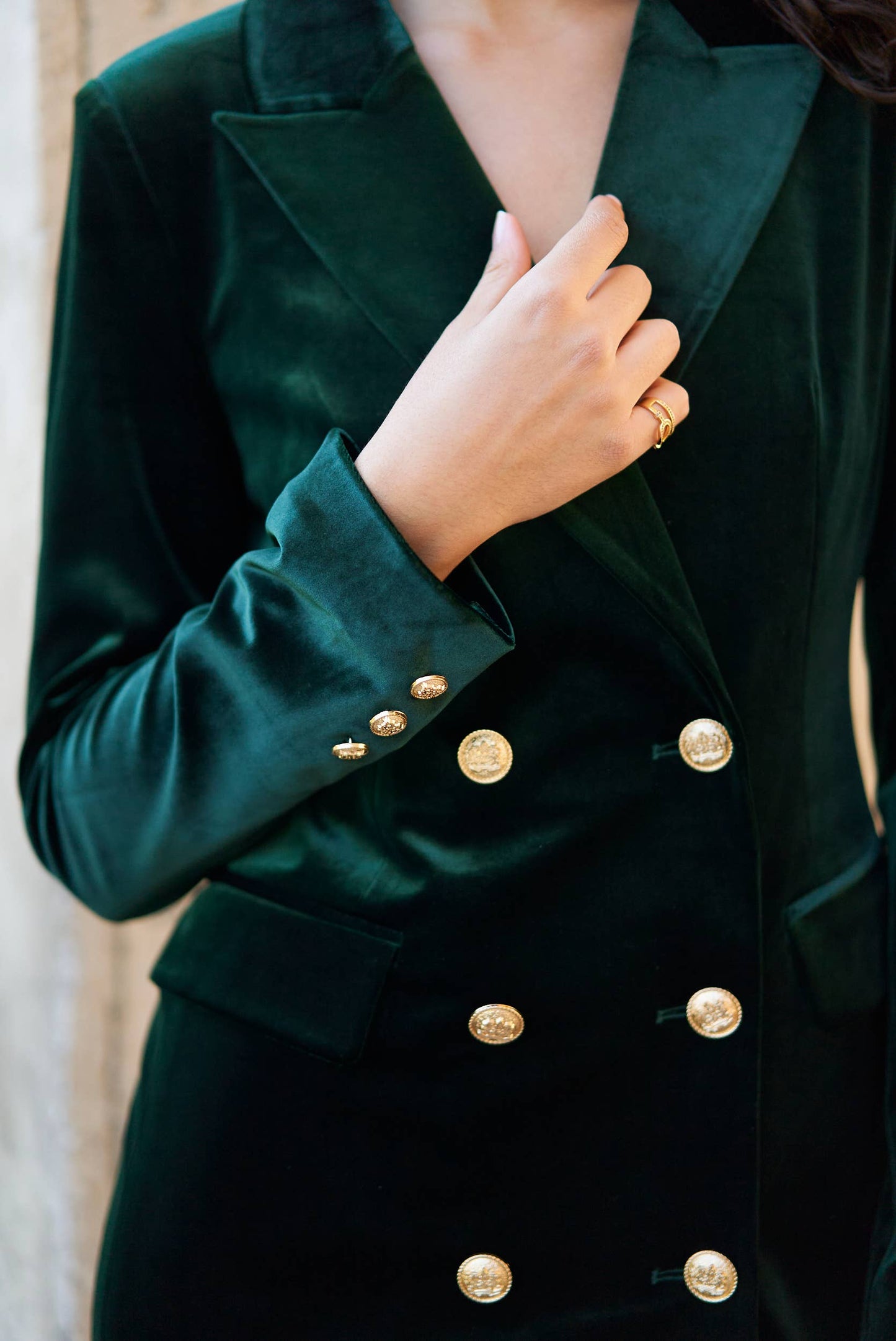 Luxurious Velvet Long-Sleeve Double-Breasted Dress Jacket with Gold Buttons V2020N
