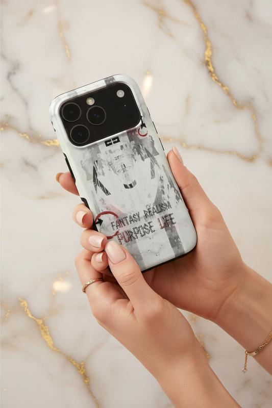 صورة 1 - امرأة أنيقة تحمل آيفون 17 برو