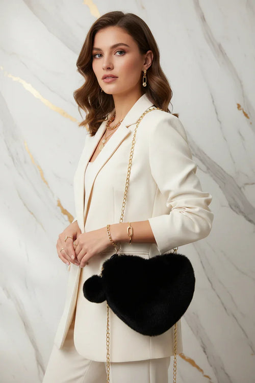 صورة 2 - حمل الحقيبة على الكتف