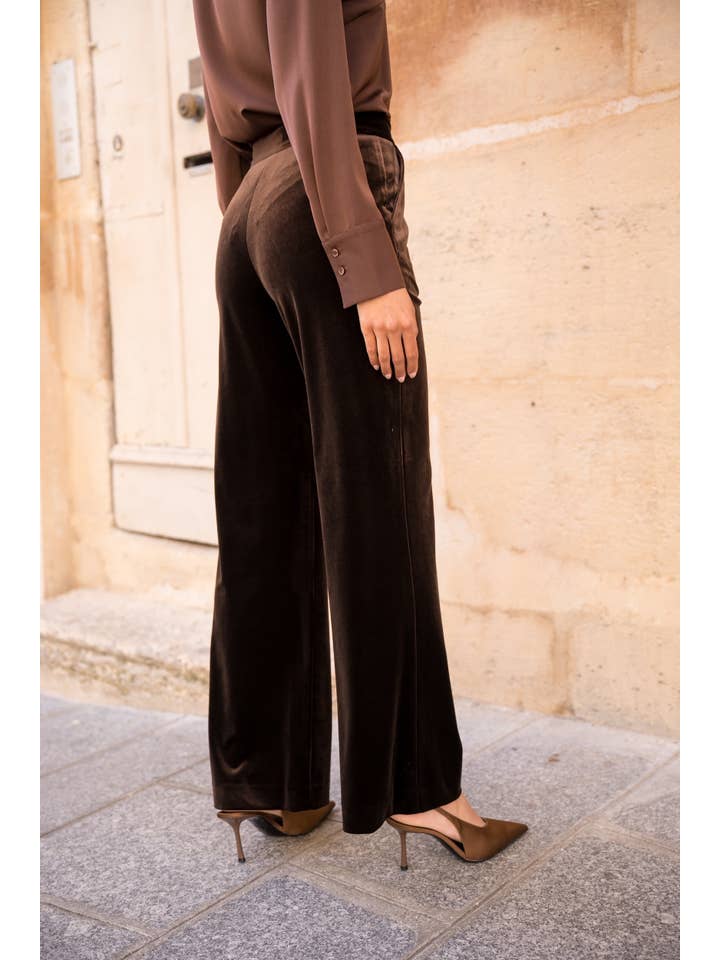 Elegant High-Waisted Straight-Cut Velvet Trousers with Side Pockets, Button Closure