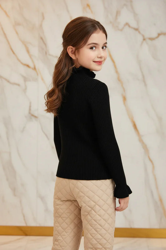 سويتر أسود مع بنطال بيج - خلفي