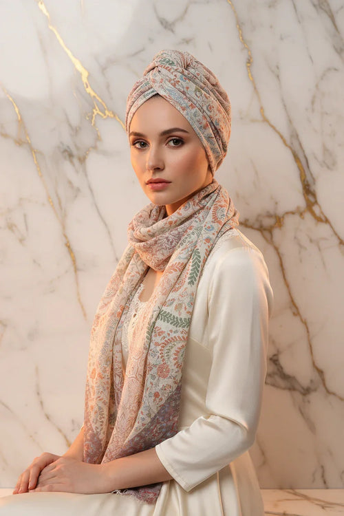 الشال ملفوف على الرأس بأسلوب التوربان