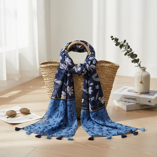 وشاح ملفوف على حقيبة