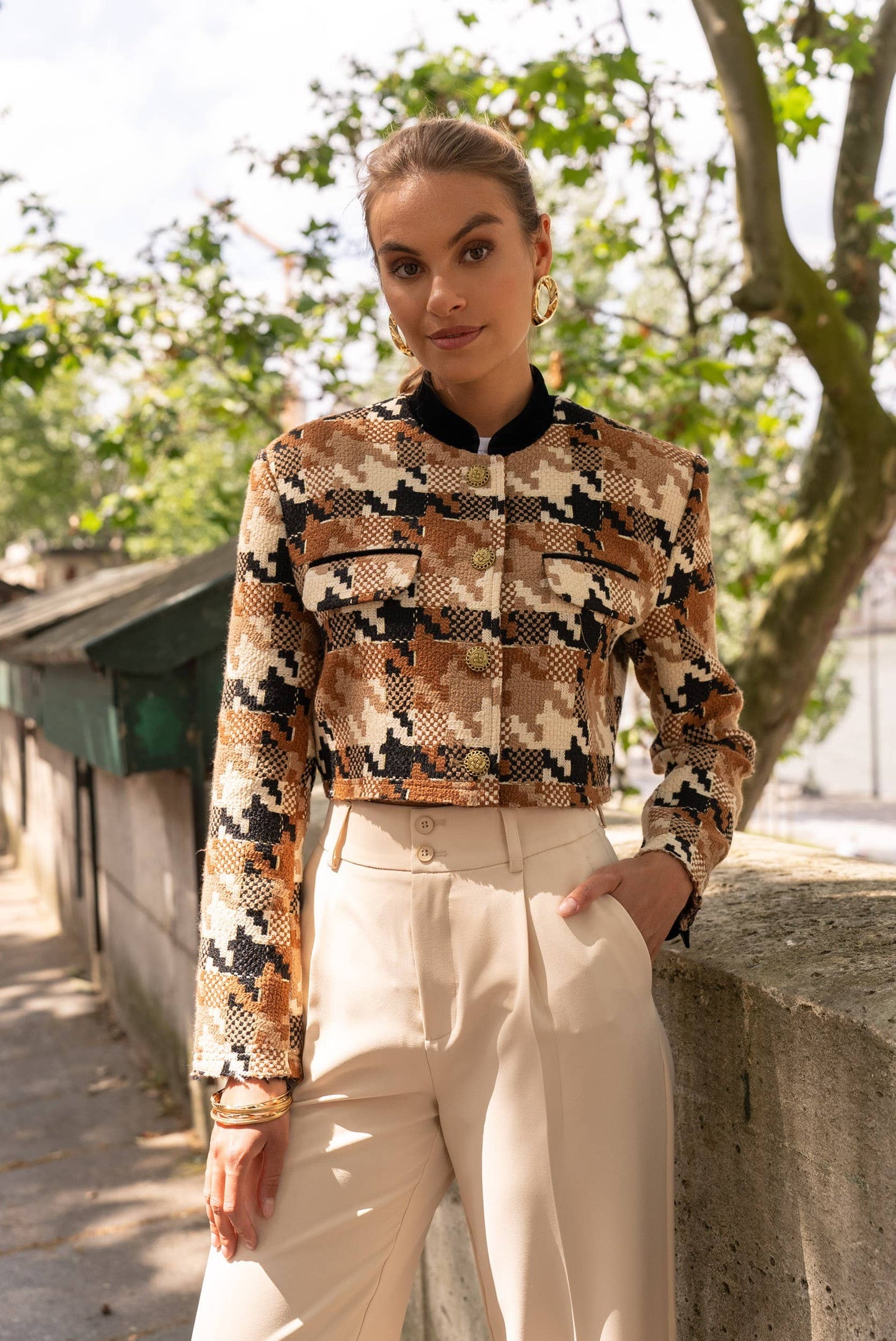 Chic Camel Print Tweed Cropped Blazer Jacket with Velvet Collar Gold Buttons
