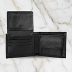 صورة 1 - المحفظة مفتوحة بالكامل من الداخل