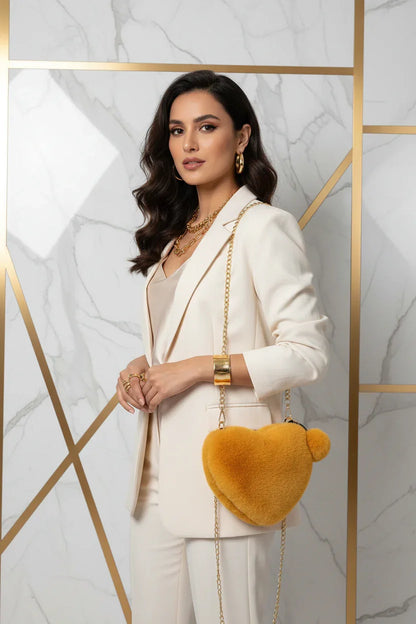 صورة 2 - حمل الحقيبة على الكتف