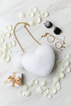 صورة 2 - مع بتلات ورد ونظارة شمسية