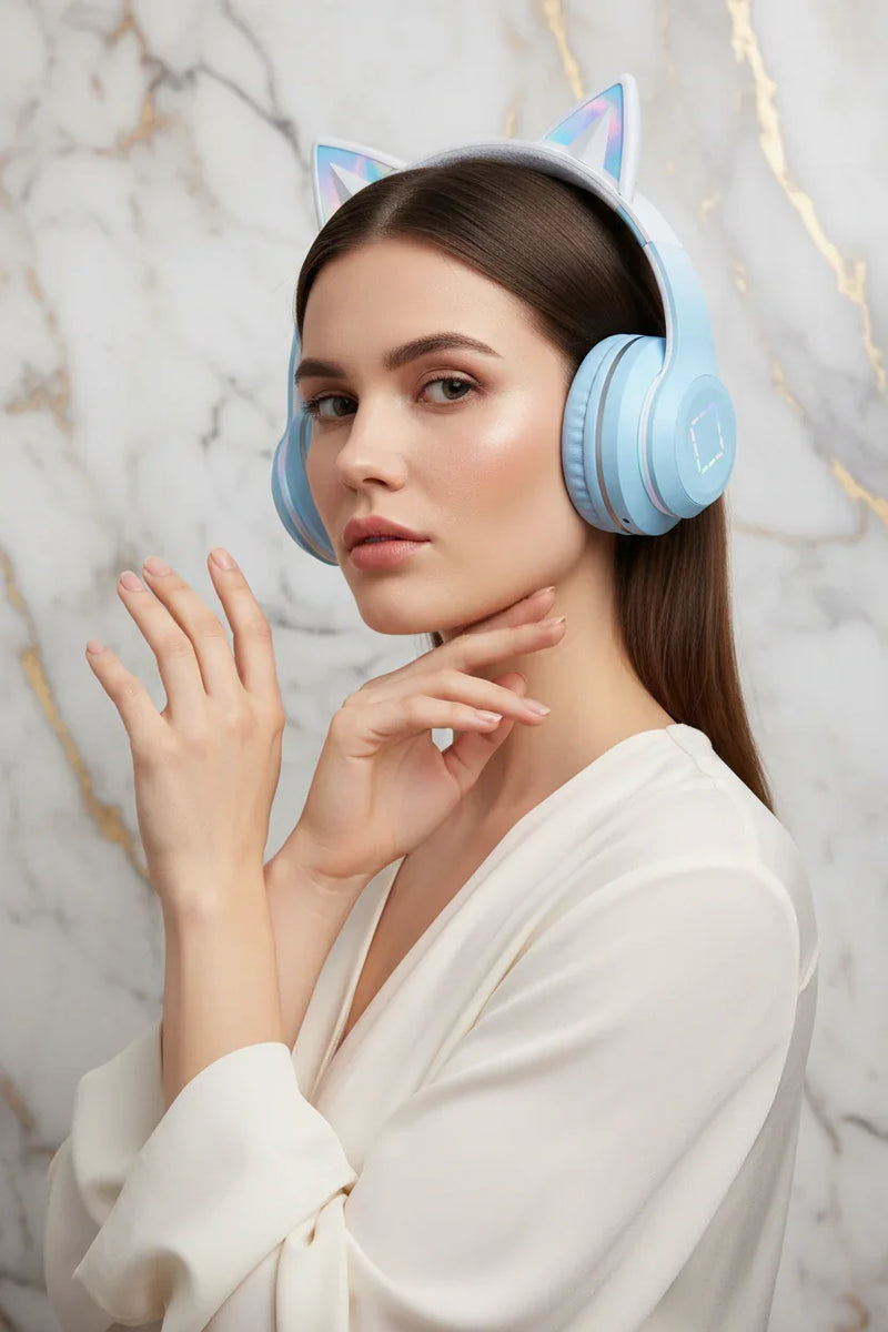 امرأة ترتدي السماعة - لقطة 2