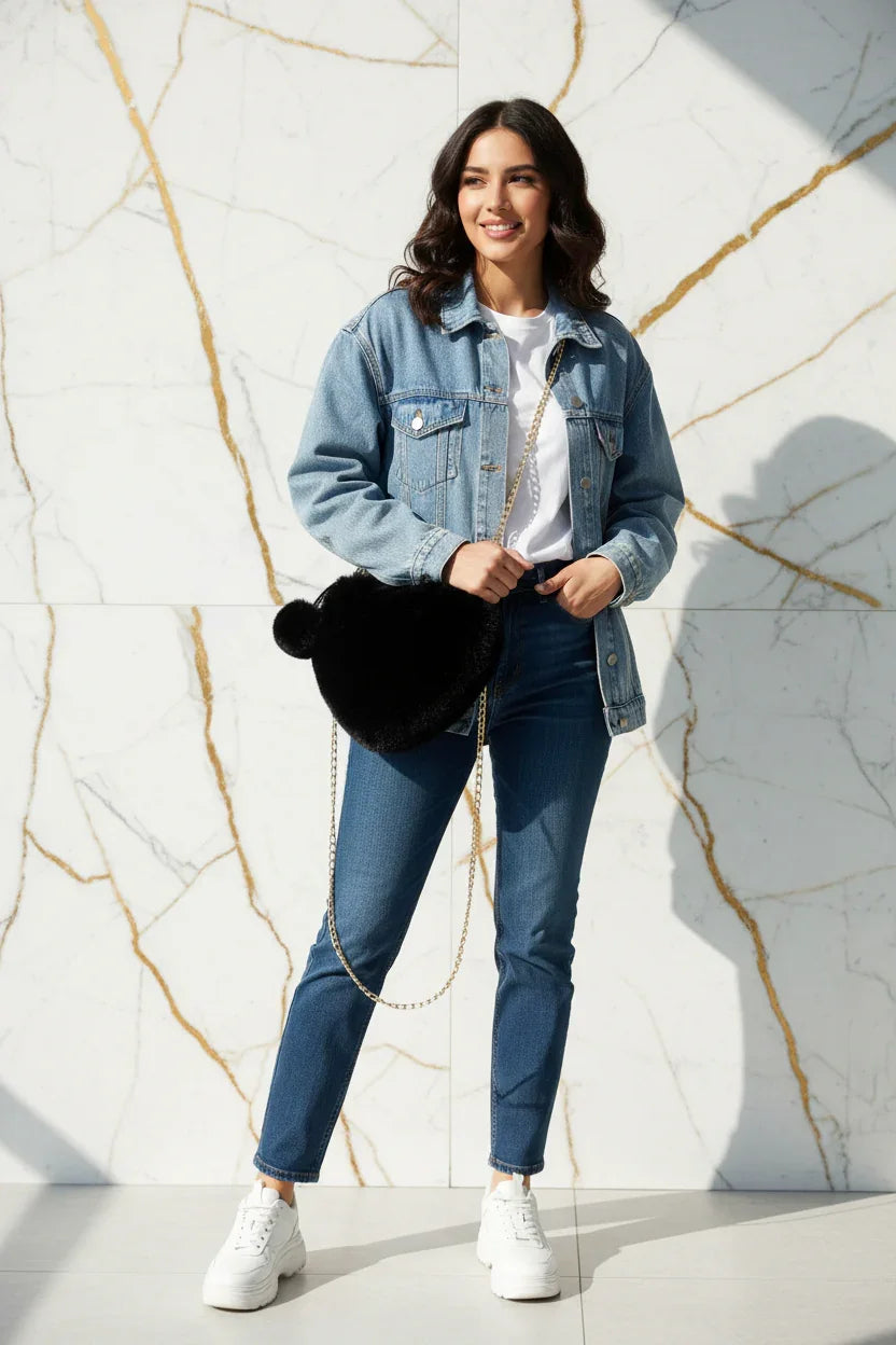 صورة 2 - جاكيت جينز وتيشيرت