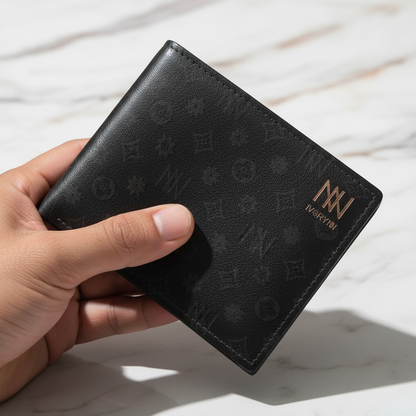 لقطة 2 - تفاصيل الشعار المنقوش عن قرب