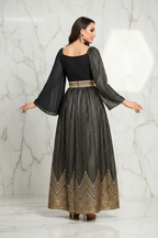 صورة 2 - منظر خلفي تنظر من فوق كتفها