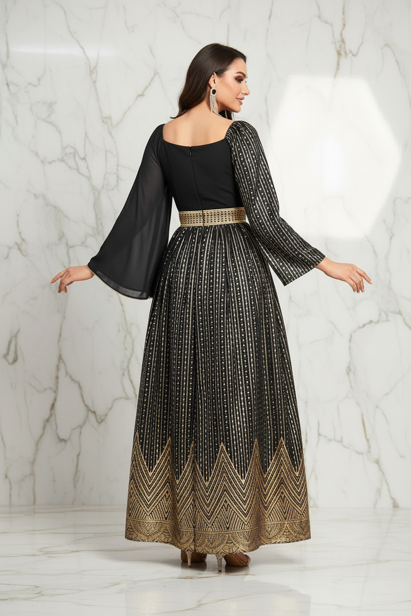 صورة 2 - منظر خلفي تنظر من فوق كتفها