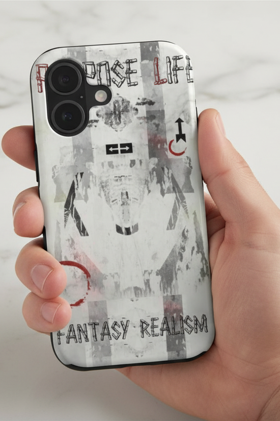 صورة 2 - رجل يحمل الآيفون بالتصميم الأصلي