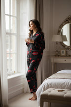 صورة 3 - وقوف بجانب النافذة