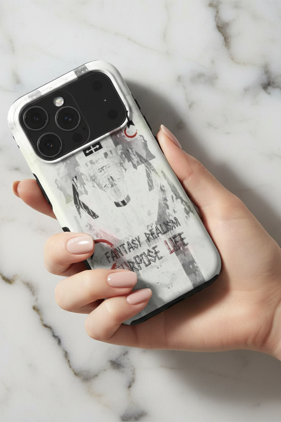 صورة 3 - يدين أنثويتين تحملان الآيفون