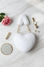 صورة 3 - مع وردة وردية ومكياج