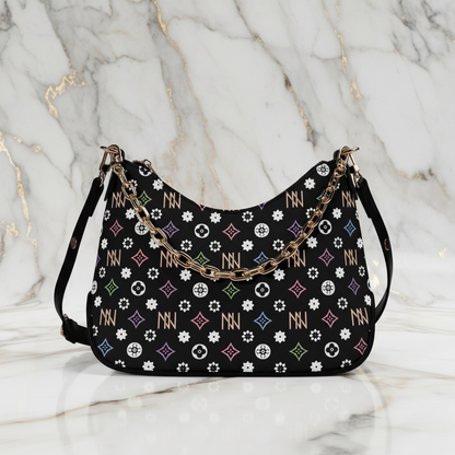 لقطة 4 - تفاصيل النقش والقماش عن قرب