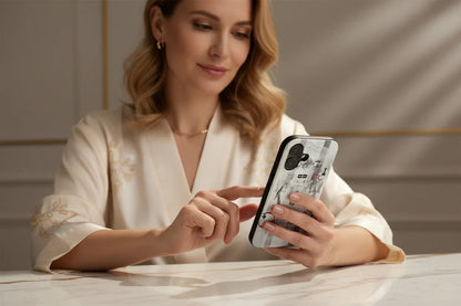 صورة 5 - امرأة راقية تحمل الآيفون