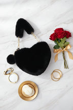 صورة 5 - مع باقة ورد حمراء ومعكرون