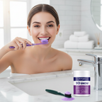 امرأة تستخدم مبيض الأسنان 5