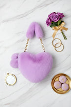 صورة 5 - مع باقة ورد بنفسجية ومعكرون