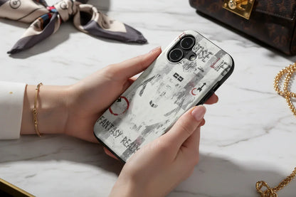 صورة 5 - امرأة تحمل الآيفون بالتصميم الأصلي