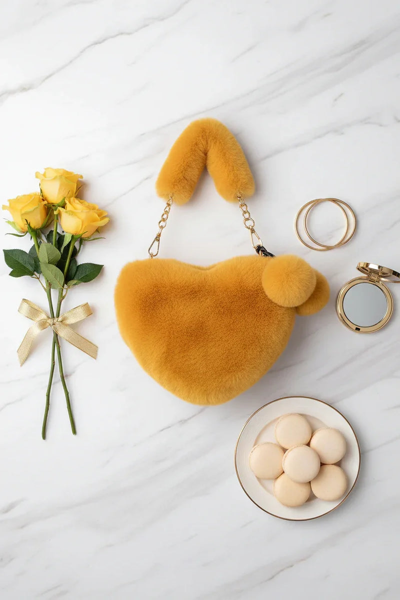 صورة 5 - مع باقة ورد صفراء ومعكرون