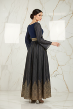 صورة 6 - زاوية ثلاثية من الخلف مع يد ممدودة