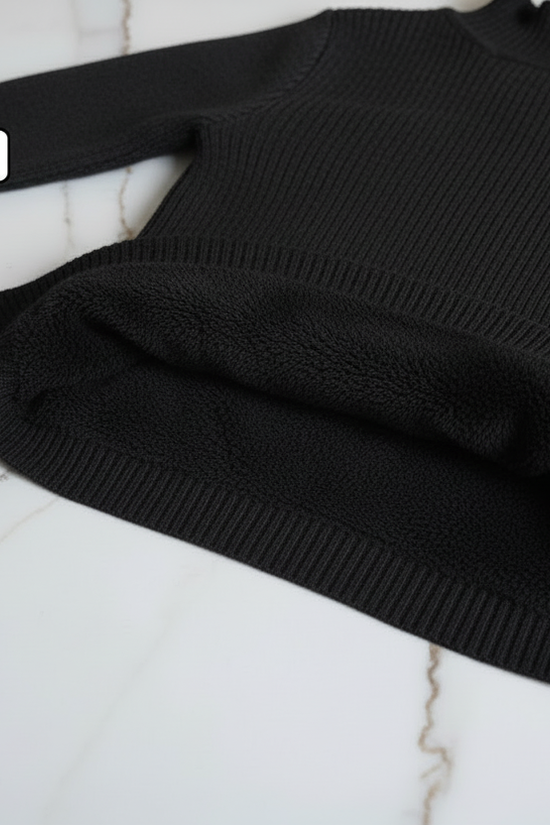 سويتر أسود مبطن - مطوي مع البطانة