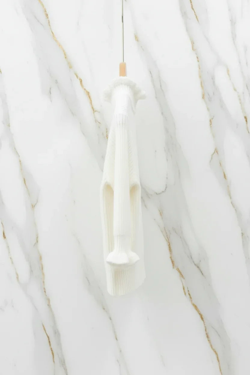 سويتر أبيض مبطن - منظر جانبي