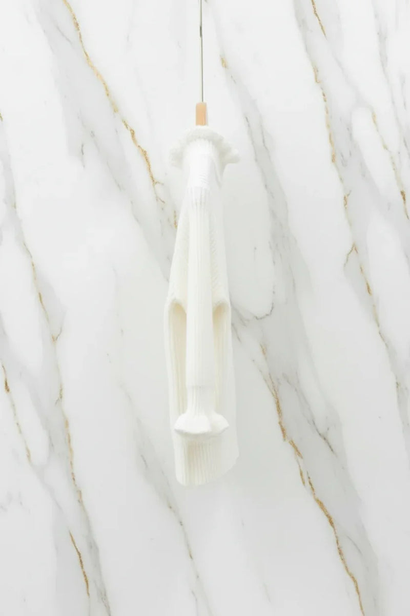 سويتر أبيض مبطن - منظر جانبي