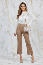 العارضة والحقيبة على الكتف