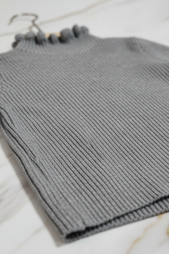 سويتر رمادي - تفاصيل النسيج