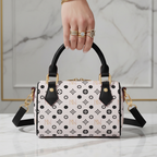 الحقيبة - منظر خلفي