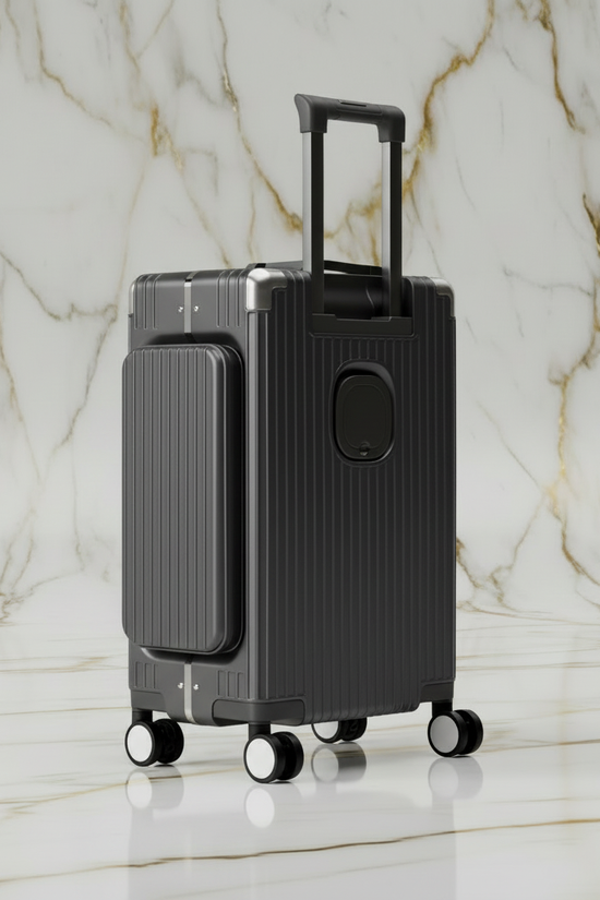 الحقيبة باللون الرمادي الفحمي