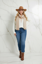 عارضة مقاسات كبيرة بالمجموعة - وضعية واثقة