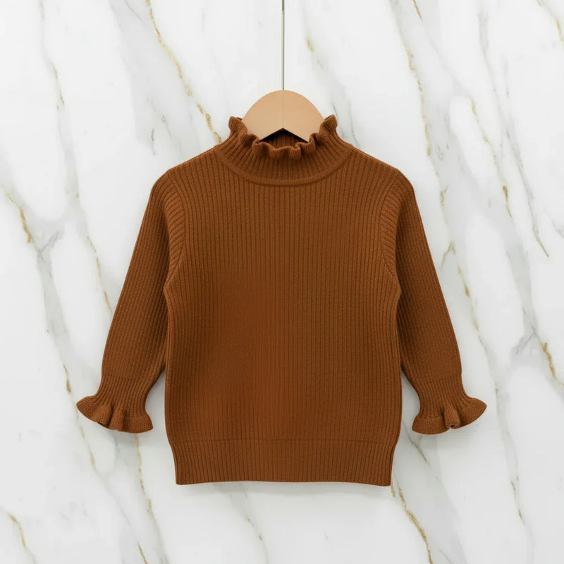 سويتر لون القهوة - معلق على شماعة