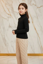 سويتر أسود مع بنطال بيج - زاوية يمين