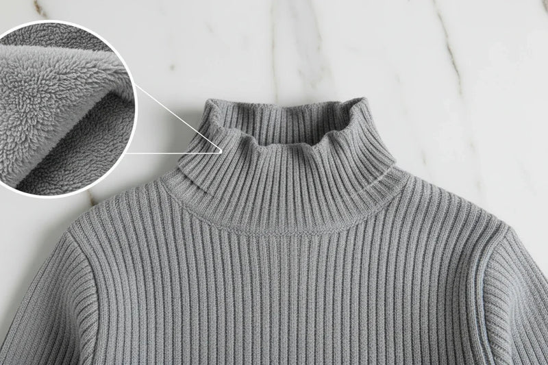 سويتر رمادي - تفاصيل الياقة