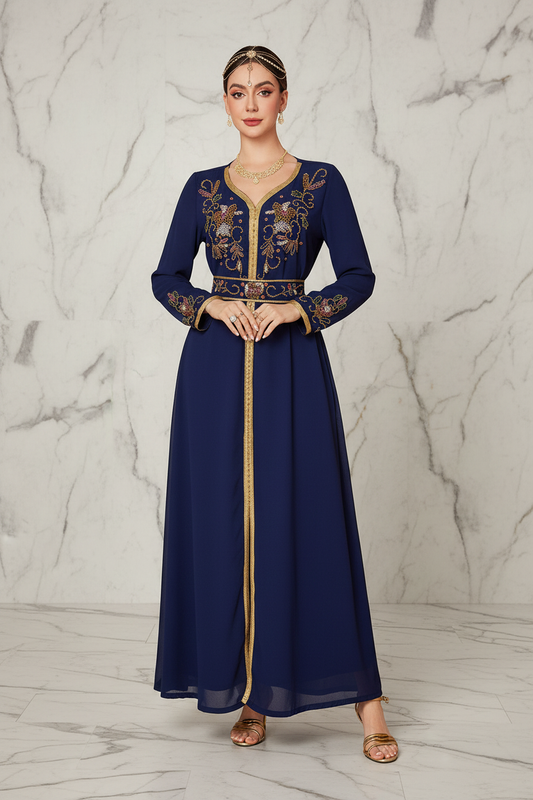 امرأة ترتدي الجلابية - منظر أمامي