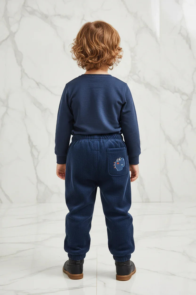 منظر خلفي - رسمة الديناصور على الجيب الخلفي