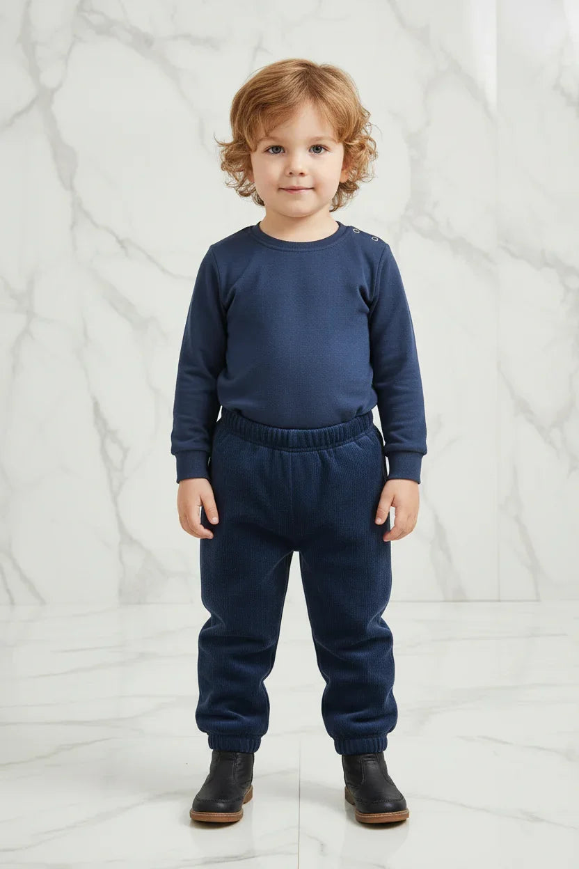 منظر أمامي - البنطال نظيف بدون رسومات