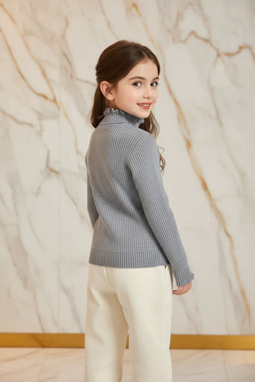 سويتر رمادي مبطن مع بنطال بيج - خلفي