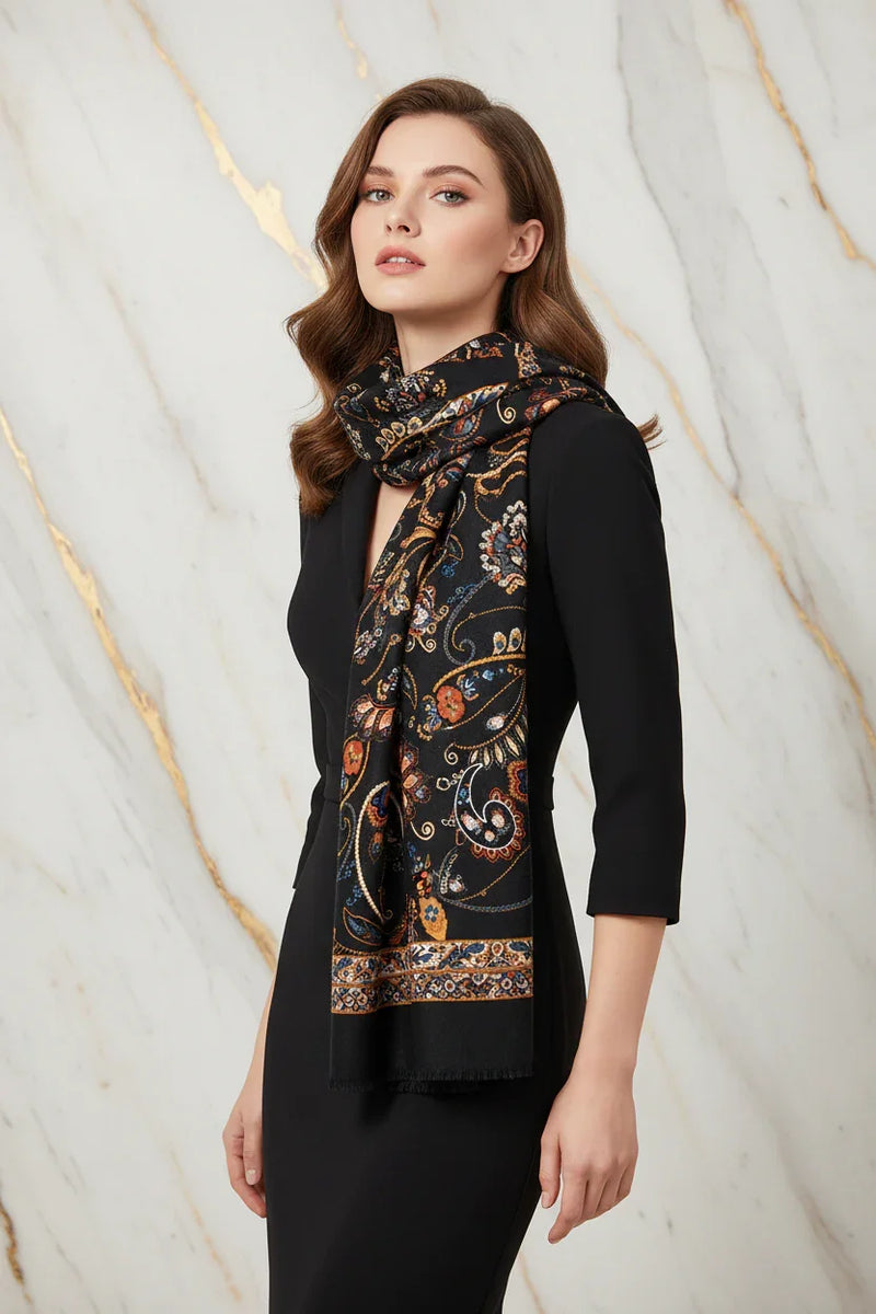 وشاح فاخر حول الرقبة