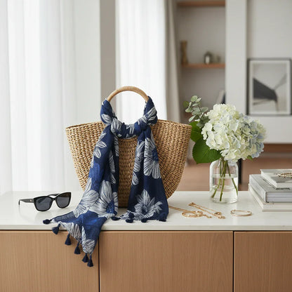 وشاح ملفوف على حقيبة