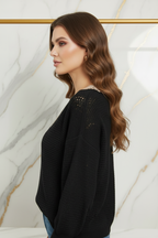 العارضة ترتدي السويتر - جانب أيسر