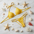 لقطة فلات لاي للطقم مع إكسسوارات