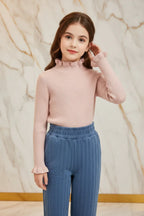 سويتر وردي - لقطة متوسطة