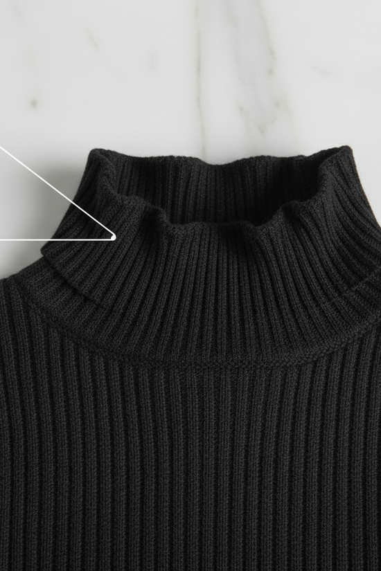 سويتر أسود مبطن - تفاصيل الياقة والفرو