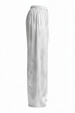 من اليمين